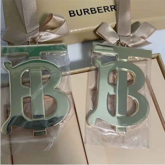 Burberry beauty gift charms set - Picture 4 of 10